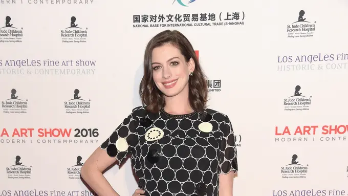 [Bintang] Selamat, Akhirnya Anne Hathaway Lahirkan Bayi Laki-Laki