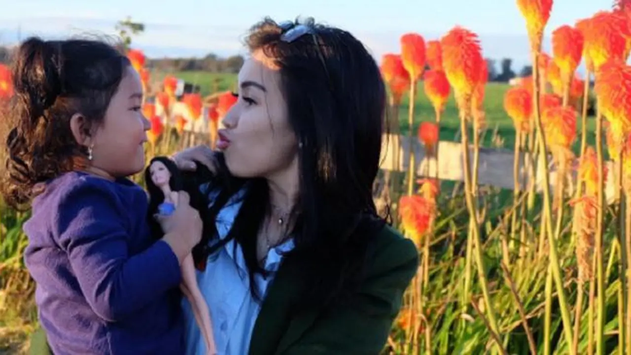 Laris Manis Tas Sekolah Anak Ayu Ting Ting Berharga Fantastis