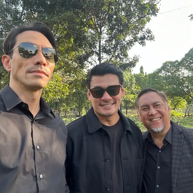 6 Potret Kenangan Joshua Pandelaki dengan Rekan Selebriti, Artis Senior yang Hangat