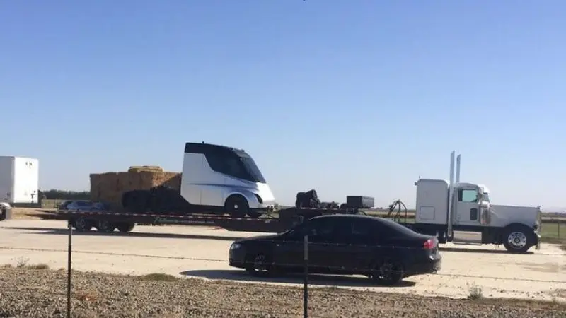 Tesla semi listrik