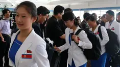 Atlet Korea Utara yang dikepalai Wakil Menteri Olahraga Korea Utara, Won Kil U bersiap meninggalkan bandara internasional Pyongyang, Korut (10/8). Korut akan berpartisipasi dalam Asian Games 2018 di Jakarta dan Palembang, Indonesia. (AP Photo/Cha Song Ho)