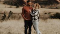 Ilustrasi pasangan cinta, romantis, bahagia. (Photo by Andres Molina on Unsplash)