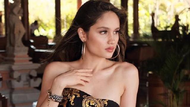 Hanya Pakai Kain Batik Cinta Laura Tetap Cantik Dan Elegan Showbiz Liputan6 Com Kebaya brokat pink dan kain batik. hanya pakai kain batik cinta laura