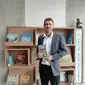 David O'Shea, penulis buku anak asal Australia yang berdongeng di Australian Reading Corner, Perpustakaan Jakarta. (Liputan6/Therresia Maria Magdalena Morais)