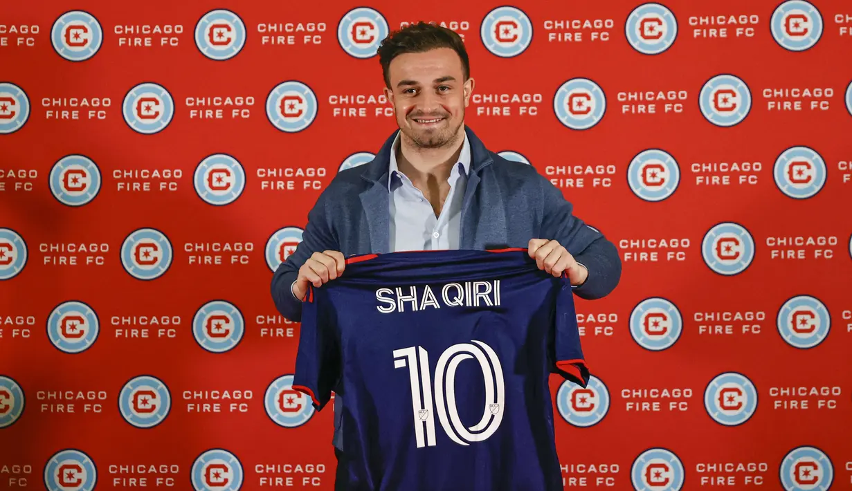 Xherdan Shaqiri merupakan salah satu pemain top yang juga berkarier di MLS musim ini. Mantan pemain Liverpool tersebut kini bermain untuk Chicago Fire dan sudah mengemas tiga gol dan dua assist dari 11 laga bersama klub sepak bola kebanggaan warga Chicago tersebut. (AFP/Kamil Krzaczynski)