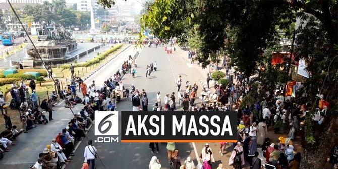 VIDEO: Tidak Ada Izin, Massa Mulai Kumpul di Merdeka Barat