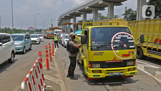 Pelaksanaan PSBB di Gerbang Tol Pasar Rebo 2