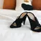 Kitten Heels Kembali Dominasi Panggung Mode, Jadi Opsi Heels yang Nyaman