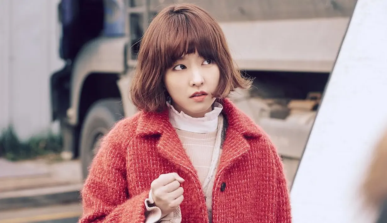 "Aku mungkin belum mempertimbangkannya, namun jika aku ingin, mungkin aku akan melakukannya saat aku sudah matang," jawabnya. (Soompi)