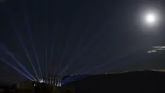 Acropolis dan Parthenon terlihat diterangi dengan sistem pencahayaan baru di Athena, Yunani (30/9/2020). Sistem pencahayaan baru di Acropolis dan Parthenon tersebut, yang menggunakan perlengkapan pencahayaan LED berdaya rendah, diluncurkan pada Rabu (30/9). (Xinhua/Marios Lolos)