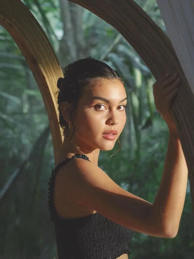 Fotonya Diunggah Nicholas Saputra, Ini 6 Pesona Caitlin North Lewis