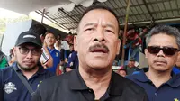 Manajer Persib Bandung, Umuh Muchtar. (Bola.com/Erwin Snaz)