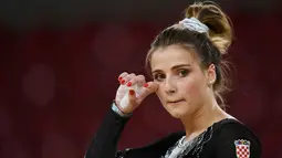 Atlet senam dari Kroasia, Ana Derek berlatih jelang penampilannya di ajang Olimpiade 2016 di Rio Olympic Arena di Rio de Janeiro, Brazil, (4/8). Ana Derek merupakan pesenam artistik kelahiran 4 September 1998. (REUTERS/Dylan Martinez)