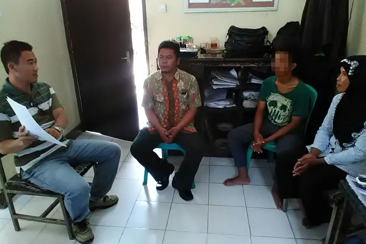 Penggemar Balap Liar Menangis Setelah Ancam Polisi
