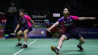 Pasangan ganda putra Indonesia, Marcus Fernaldi Gideon/Kevin Sanjaya Sukamuljo saat bertanding melawan rekan senegaranya, Wahyu Nayaka Arya Pangkaryanira/Ade Yusuf Santoso dalam babak 32 Besar Turnamen Bulu Tangkis East Ventures Indonesia Open 2022 di Istora Senayan, Jakarta, Selasa (14/6/2022). Marcus/Kevin menang dua game langsung 21-19, 21-16. (Bola.com/Bagaskara Lazuardi)
