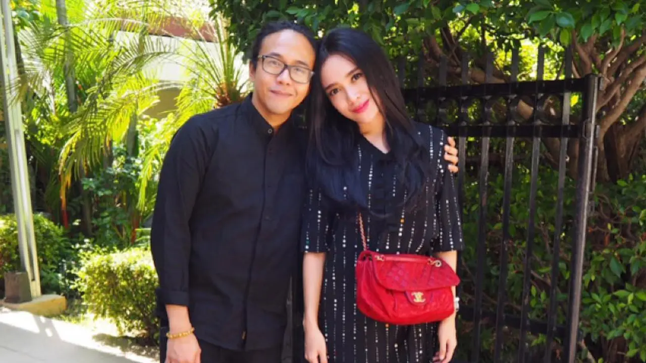 [Bintang] 8 Tahun Menikah, Ini 8 Foto Keharmonisan Dhea Ananda dan Ariel