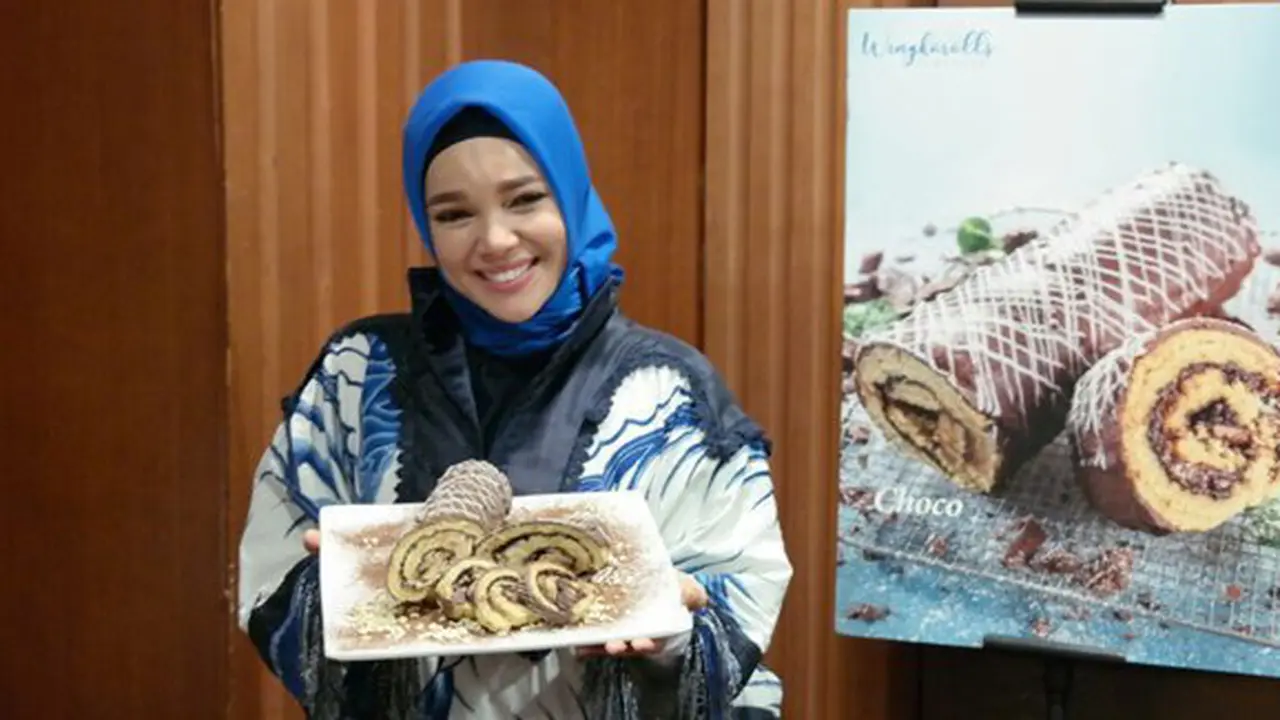 Dewi Sandra dan Semarang Wingkorolls/copyright: beritawisata