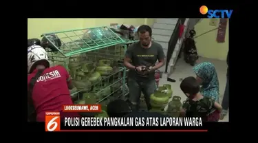 Sejumlah warga di Lhokseumawe, Aceh, mengamuk dan mendobrak pintu untuk mendapatkan gas elpiji 3 kg yang ditimbun oleh sebuah pangkalan tabung gas.