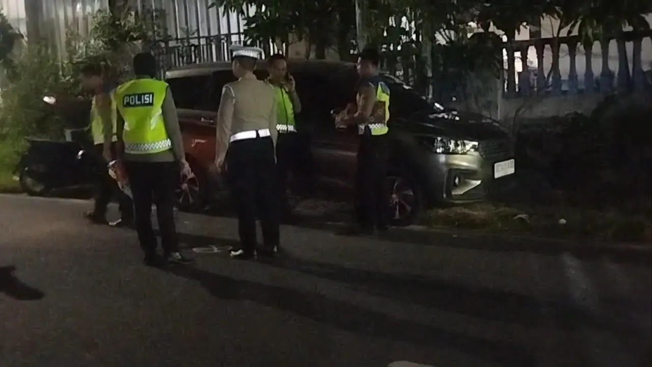 Avanza Disopiri Polisi Tabrak Sejumlah Kendaraan di Bandar Lampung