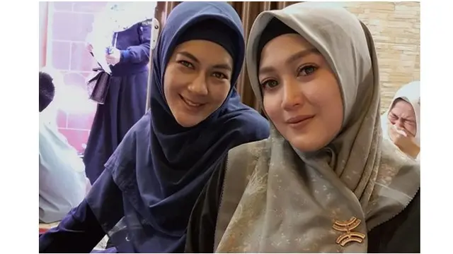 Begini potret Novita bertemu Paula Verhoeven, keduanya kompak berfoto bersama.
