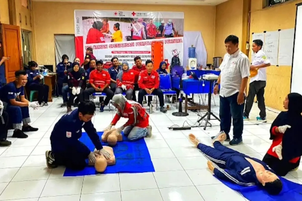 relawan mengikuti  pelatihan spesialisasi Pertolongan Pertama (PP) di Markas PMI Kabupaten Sukabumi