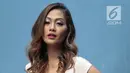 Model dan aktris, Indah Kalalo saat ditemui di kawasan Tandean, Jakarta, Rabu (17/10). Wajah eksotis Indah Kalalo akhir-akhir ini sudah jarang terlihat di layar kaca. Setelah menikah, ia memilih untuk tinggal di Bali. (Liputan6.com/Faizal Fanani)