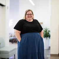 Ilustrasi Rok untuk Orang Plus Size (credit: canweallgo/unsplash)