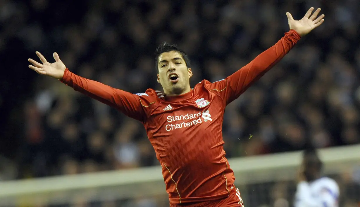 Luis Suarez bergabung dengan Liverpool pada tahun 2011-2014 dengan torehan 69 gol. Pada tahun 2014 Suarez hengkang ke Barcelona hingga saat ini dan telah mencetak 96 gol hingga berita ini diturunkan. (AFP/Paul Ellis)