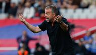 Kartu merah itu menyebabkan Hansi Flick dipastikan tidak akan mendampingi Barcelona saat menghadapi Real Madrid dalam duel panas El Clasico pada lanjutan La Liga 2025/2026 akhir pekan depan. (AP Photo/Joan Monfort)