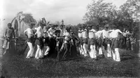 Pertunjukkan Tari Seudati di Samalanga, Bireun, Aceh (circa 1907) | via: wowshack.com