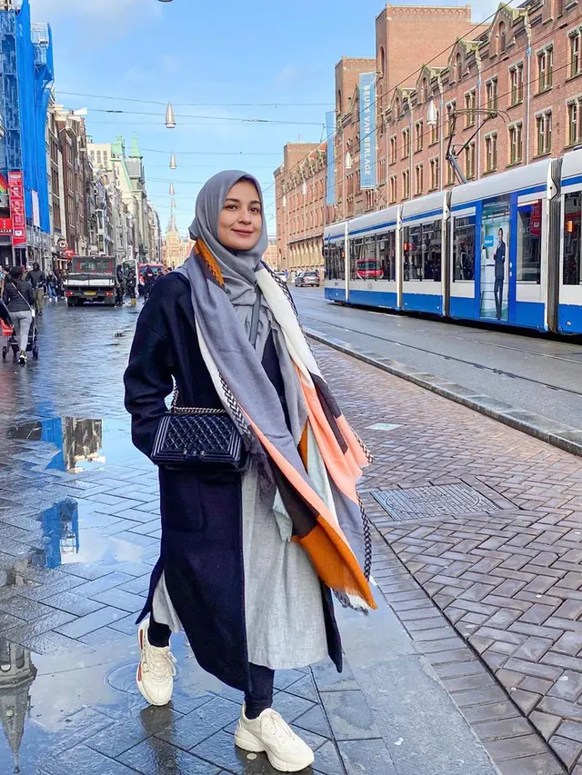 FOTO: Gaya Shireen Sungkar saat Liburan di Luar Negeri, Simpel dan Stylish