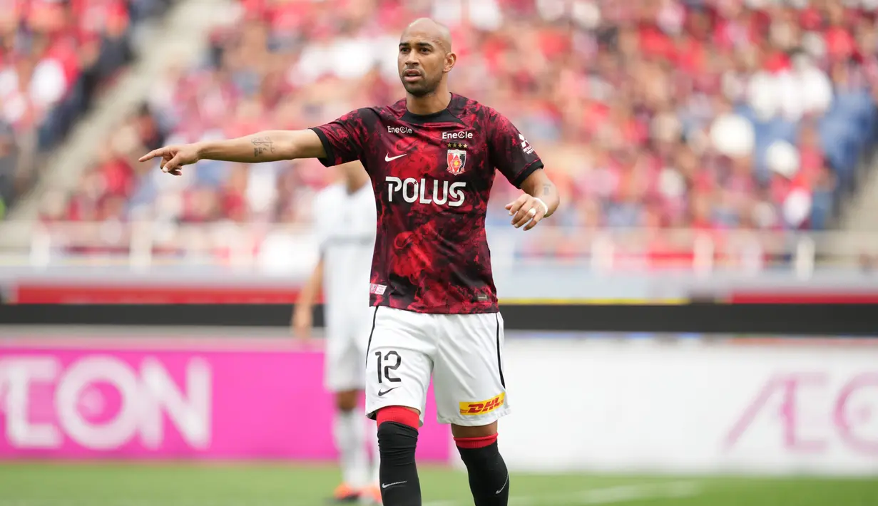 Pada musim 2021, Thiago Santos Santana berhasil jadi top skor J1 League dengan torehan 14 gol. Akan tetapi, di saat bersamaan, klubnya, Shimizu S-Pulse harus terdegradasi dari kasta teratas karena hanya menempati posisi ke-17 klasemen akhir J1 League 2021. (J.LEAGUE)