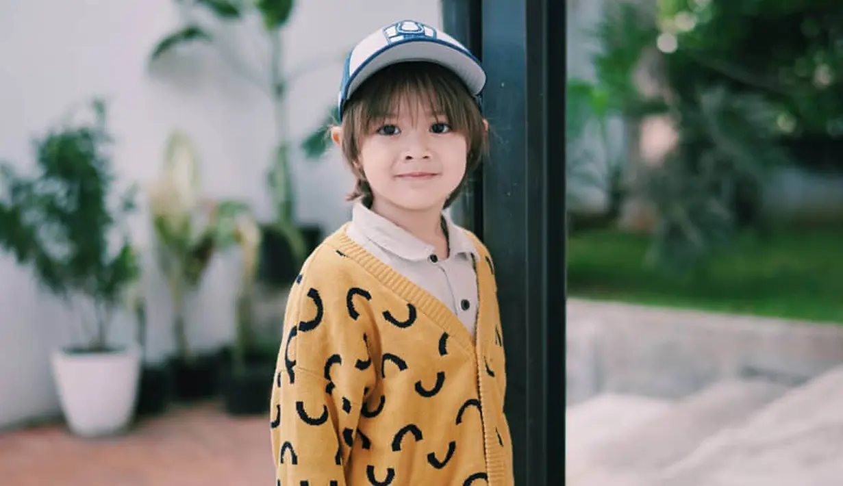 Anak laki-laki dari pasangan Ringgo Agus Rahman dan Sabai Dieter Morscheck ini bernama Bjorka Dieter Morscheck. Saat ini, Bjorka berusia baru tiga tahun. (Liputan6.com/IG/@sabaidieter)