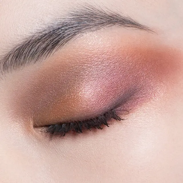 Dari Mata hingga Bibir, Ini Cara Bereksperimen dengan Warna Makeup