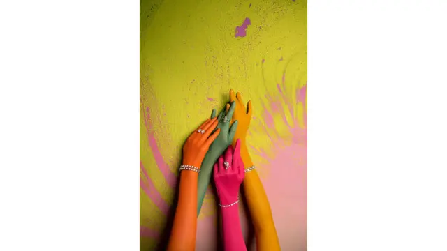 Bingung Memilih Outfit yang Glamor untuk Menghadiri Dinner Romantis? Lengkapi dengan Perhiasan Berlian Ini (sub 3)