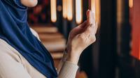 Ilustrasi Membaca Niat Sholat Idul Adha Credit: shutterstock.com