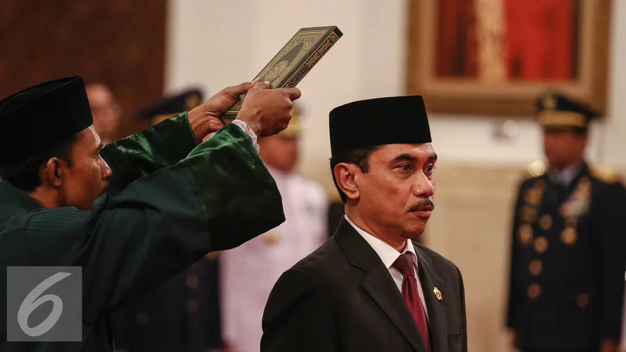20160720-Jokowi-Lantik-Kepala-BNPT-dan-BPOM-Jakarta-FF