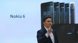 Irvan Ridha Master Trainer HMD Global Indonesia pada peluncuran trio ponsel Android Nokia 3, 5 dan 6  di Jakarta, Kamis (14/9). Ketiga smartphone Android Nokia sekaligus menandai comeback Nokia ke pasar Indonesia. (Liputan6.com/Faizal Fanani)