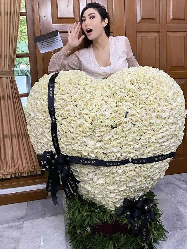 Momen Perayaan Ulang Tahun Ayu Dewi yang ke-36
