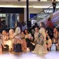 Ria Miranda rilis koleksi "Dayu" di runway Fashion Nation 2020 di Senayan City, Jakarta, 13 Maret 2020. (Liputan6.com/Asnida Riani)