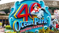 Tugu perayaan ulang tahun ke-40 yang berada di gerbang masuk Ocean Park Hong Kong (18/5). Ocean Park Hong Kong memiliki luas mencapai 91,6 hektare yang dilengkapi lebih dari 80 wahana bermain, edukasi, dan konservasi. (Liputan6.com/Ahmad Ibo)