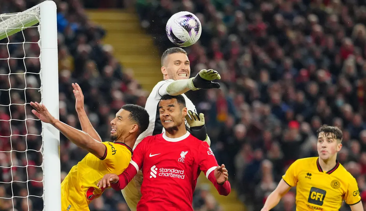 Liverpool sukses meredam perlawanan Sheffield United dengan skor 3-1. (AP Photo/Jon Super)