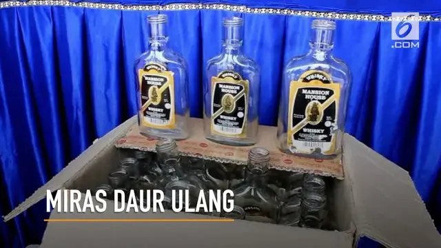 Seorang pemuda di Pekanbaru, memproduksi miras tiruan dan mengemasnya ke  dalam botol bekas.