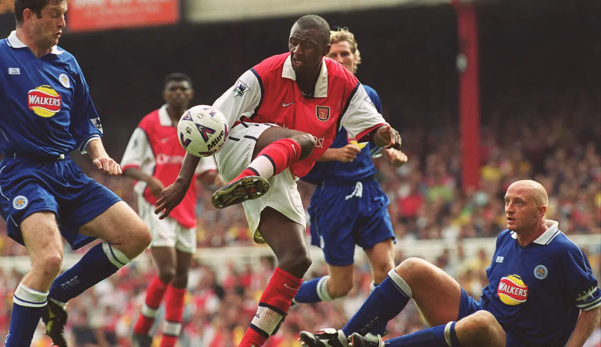 <p>Partick Viera merupakan salah satu pemain kunci ketika Arsenal mendapatkan gelar The Invicibles pada Liga Inggris musim 2003/2004 karena meraih juara tanpa sekalipun merasakan kekalahan. Selama 9 musim ia berhasil mengoleksi 9 trofi bersama The Gunners. (Foto: AFP/Adrian Dennis)</p>