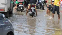 Jalan Jatinegara Barat Terendam, Lalu Lintas Dialihkan