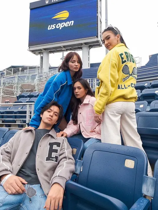 <p>Raline Shah juga ikut bersama ke New York bersama rombongan Erigo. Ia terlihat menggemaskan dengan nuansa kuning dan khaki yang begitu stylish. (Foto: Raline Shah)</p>