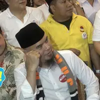 Ahmad Dhani dikabarkan dipecat sebagai brand ambassador Masterpierce karaoke, suami Mulan Jameela ini malah akan mengajukan tuntutan pada media