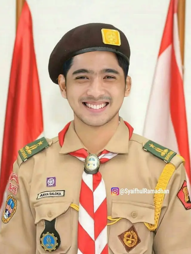 6 Editan Foto Arya Saloka Ini Nyelenehnya Bikin Ketawa Geli