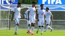 Reaksi kecewa para pemain Timnas Indonesia U-23 usai kalah 0-1 dari Guinea U-23 pada laga play-off antar-konfederasi menuju Olimpiade Paris 2024 di Stade Pierre Pibarot, Centre National du Football de Clairefontaine, Prancis, Kamis (9/5/2024). (AFP/Miguel Medina)