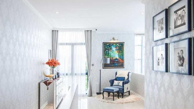 Dominasi warna putih pada keseluruhan interior rumah. (dok. Arsitag.com)